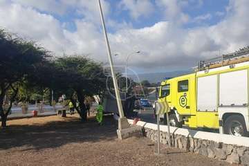 Un camión vuelca en el acceso a Telde desde la GC-1/TA.